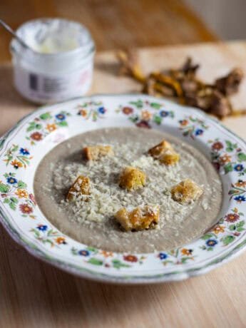 Mushroom velouté with croûtons