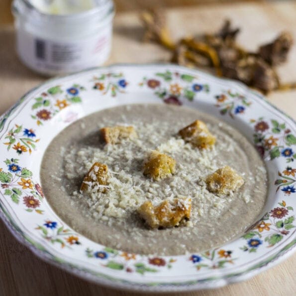 Mushroom velouté with croûtons