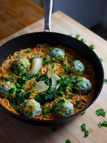 Curry Noodles with fisballs, pak choi and a red thai curry broth