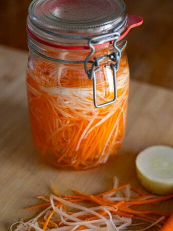 Do Chua in a glass jar (pickled daikon and carrots)