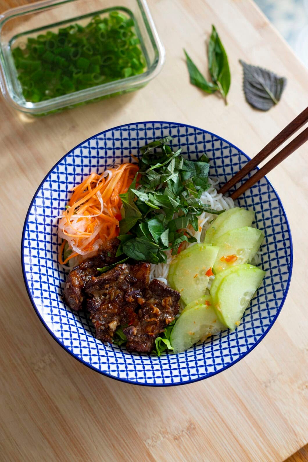 Bun Thit Nuong : Vietnamese rice vermicelli with grilled pork in a lemongrass marinade, Do Chua, cucumbers, salad