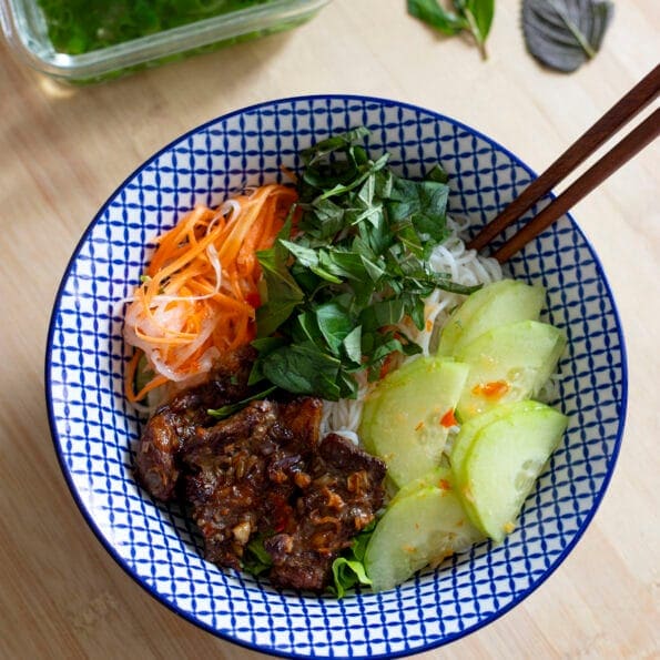 Bun Thit Nuong : Vietnamese rice vermicelli with grilled pork in a lemongrass marinade, Do Chua, cucumbers, salad