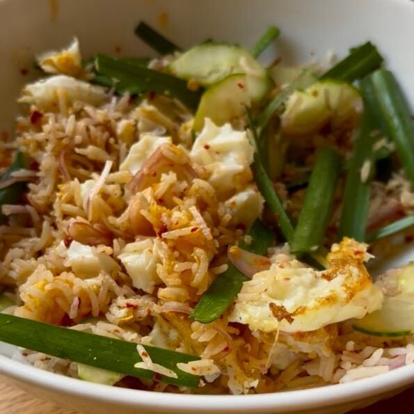 Thai eggs & rice with cucumber, shallots, chives