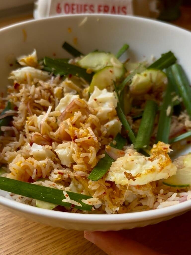 Thai eggs & rice with cucumber, shallots, chives