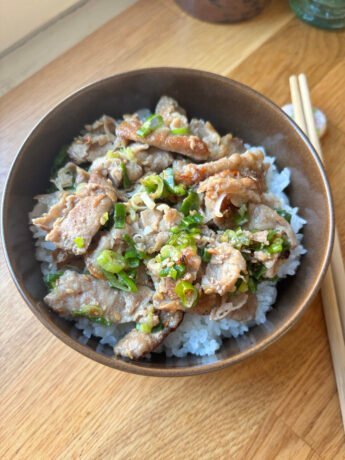 Negi shio butadon - Grilled pork bowl with scallions